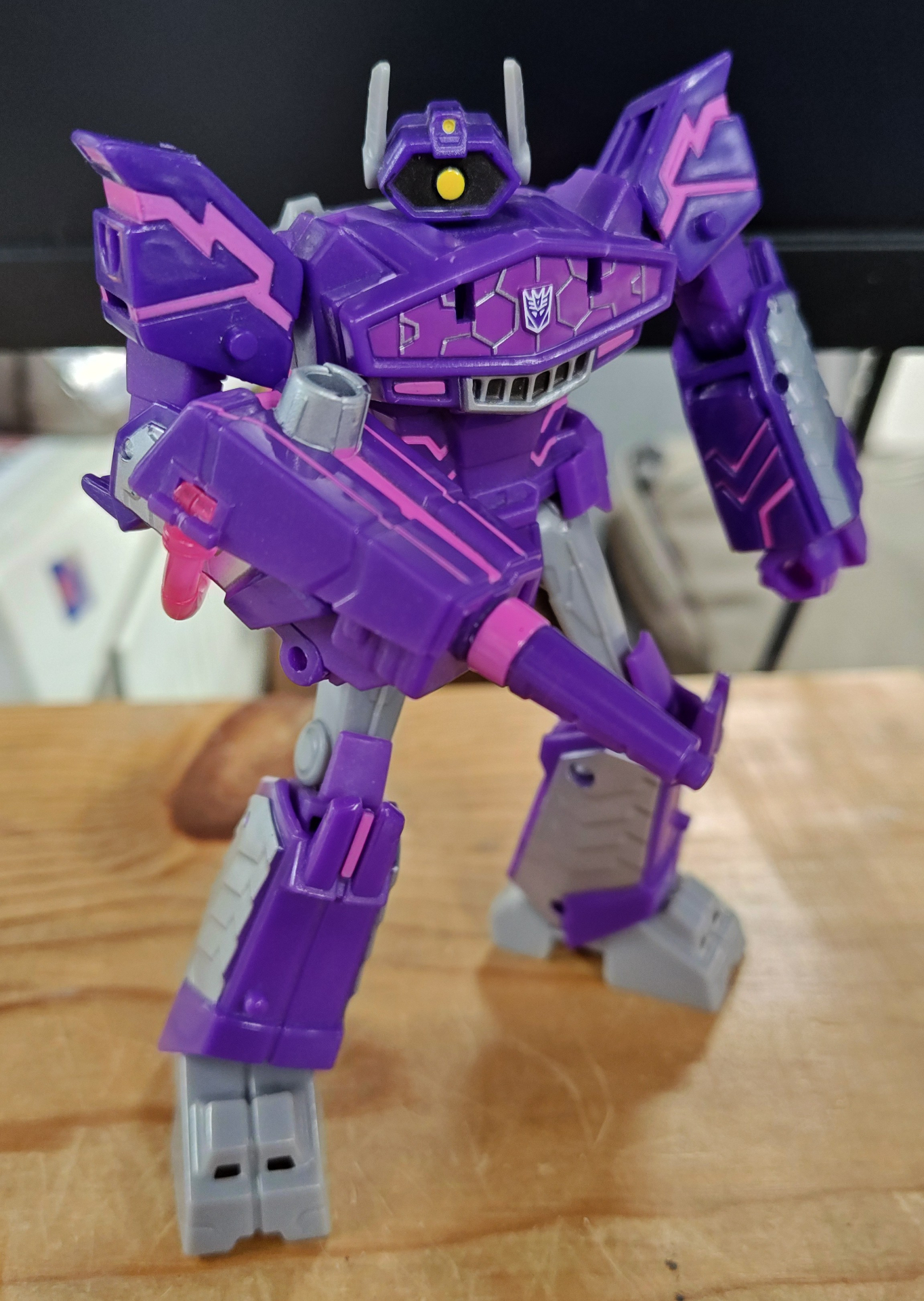 Earthspark Shockwave, Robot Mode